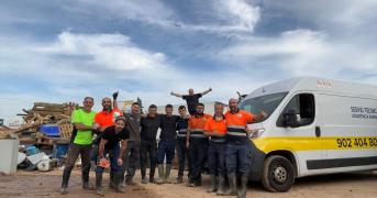 El equipo de Fraikin ayudando en Valencia