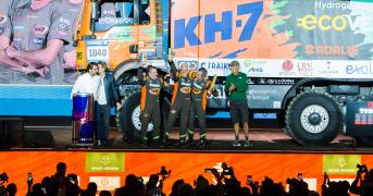 El KH7 Ecovergy Team tricampeón del Dakar