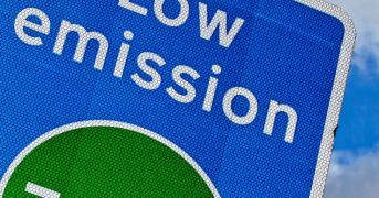 ZBE y nuevas restricciones urbanas impulsan el renting entre empresas y autónomos