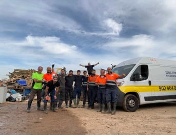 El equipo de Fraikin ayudando en Valencia