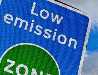 ZBE y nuevas restricciones urbanas impulsan el renting entre empresas y autónomos