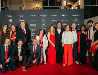 Fraikin en People in Red